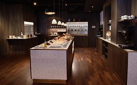 Hypernym Hotel & Suites