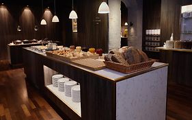 Hypernym Hotel & Suites